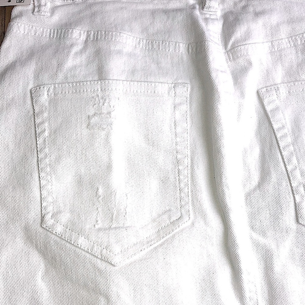 NWT Tinseltown White Distressed Denim Mini Skirt Junior Size Medium - Picture 8 of 12